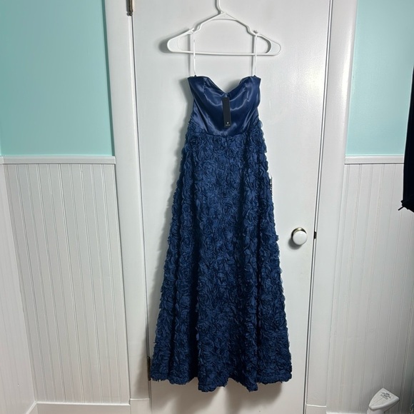 NWT Lulus Enchanting Event Navy Blue Strapless 3D Applique Maxi Dress Size XS - Picture 2 of 13